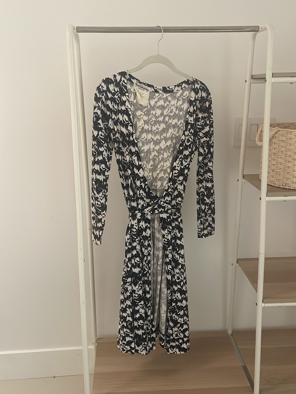 VINTAGE Diane Von Furstenberg Wrap Midi Dress Size 8 Black White